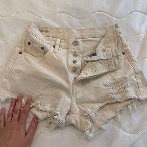 Levi’s 501 white jean shorts